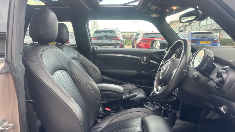 MINI Hatchback 1.5 Cooper Exclusive 3dr Auto Petrol Hatchback